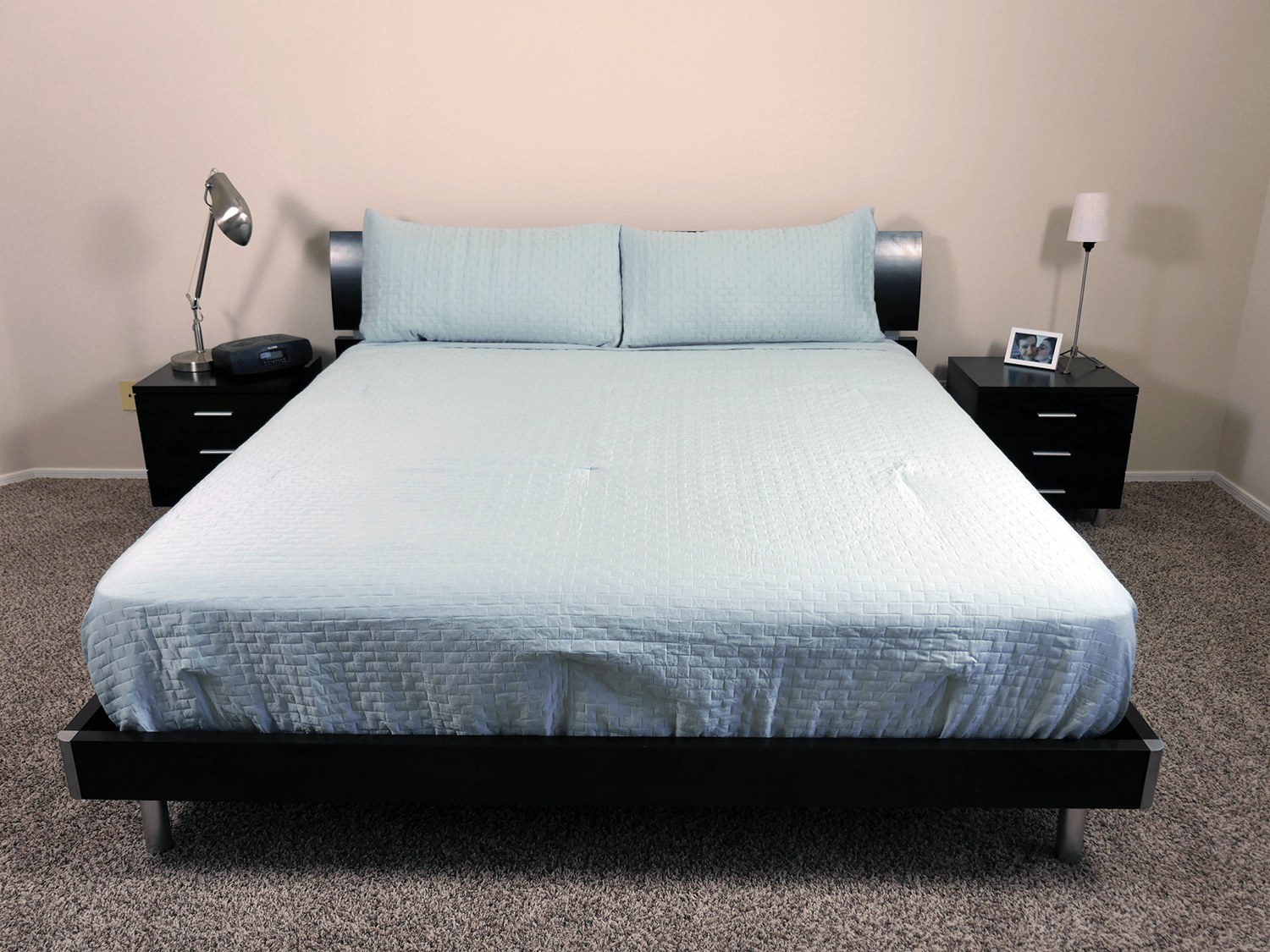 特大号床垫上的DreamFit床单