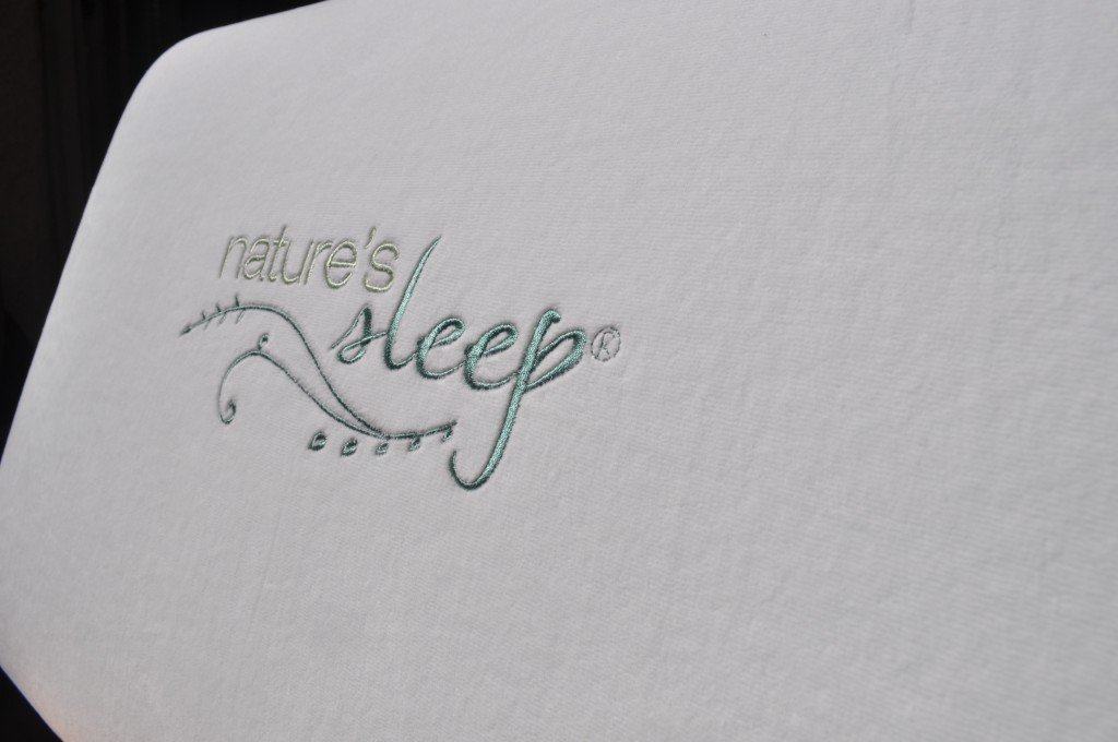 自然睡眠凝胶注入记忆泡沫枕套