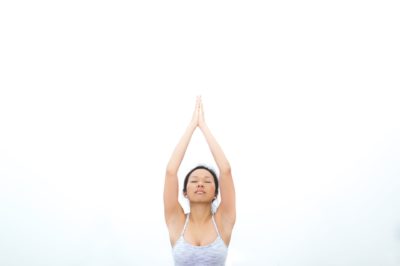 5个瑜伽姿势帮助你在睡觉前放松身心