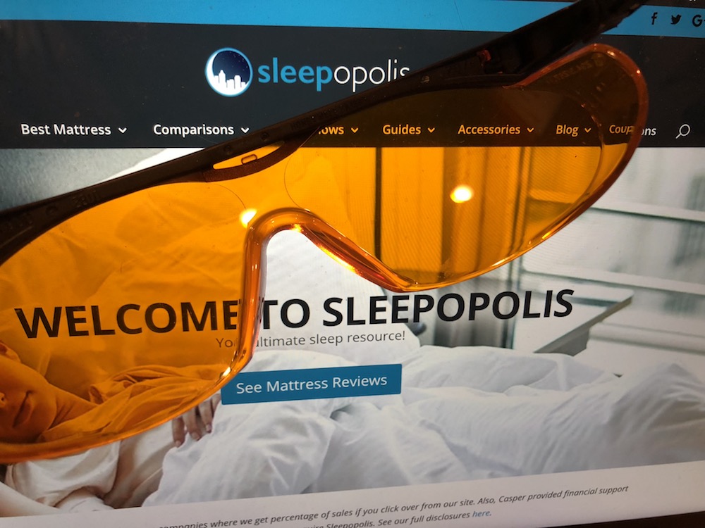 Sleepopolis网站上的Uvex防蓝光眼镜