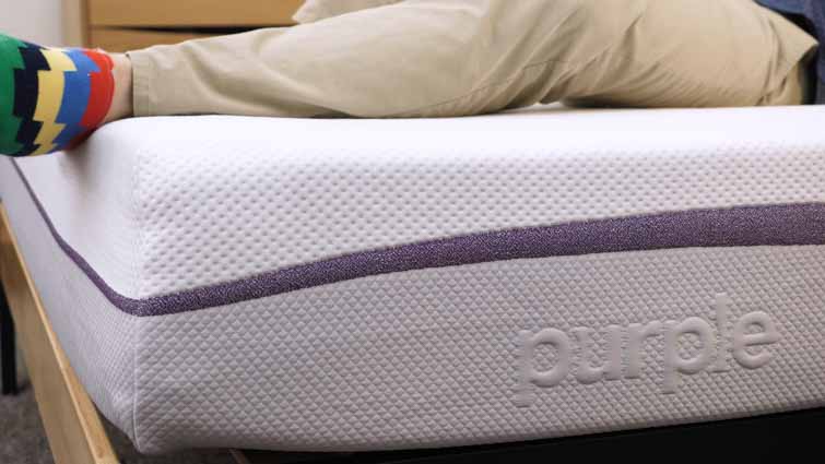 紫色的床垫面板