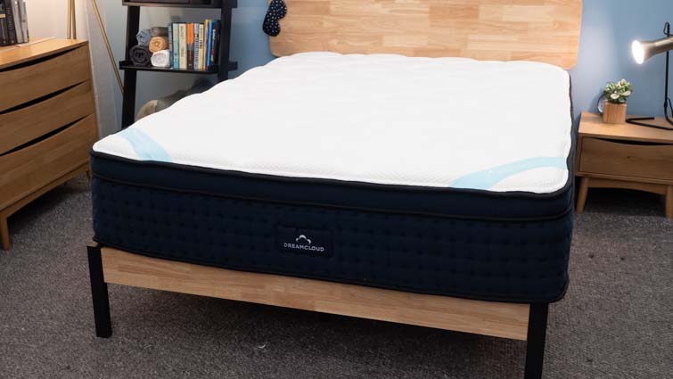 DreamCloud高级床垫。