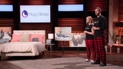 马特·蒙特和安吉·库普在《创智赢家》中介绍他们的公司“拥抱睡眠”。